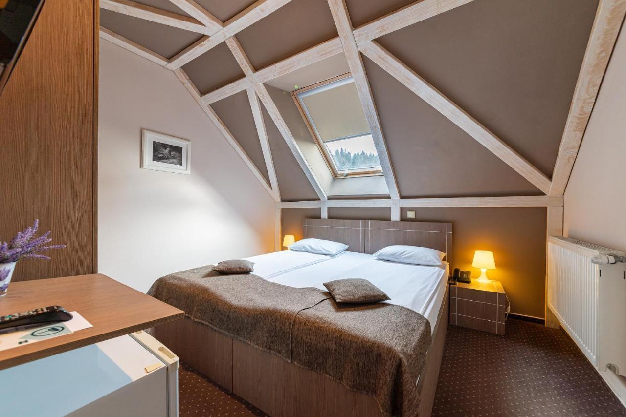 Complex Hotelier Cota O Mie Sinaia Eksteriør billede